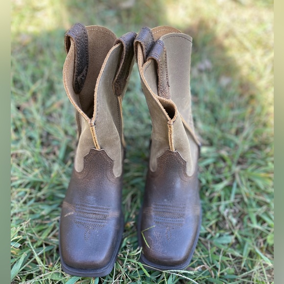 KIDS ARIAT SIZE 10 BOOTS - Picture 1 of 6